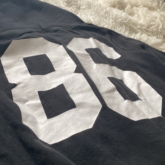 Black and White LOVE PINK Sweatshirt Sweater Cozy - Picture 5 of 6